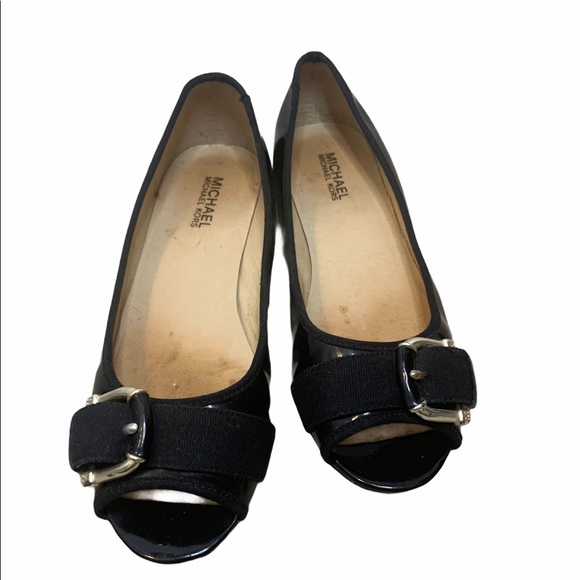 Michael Kors patent black leather open toe flats - Picture 3 of 9